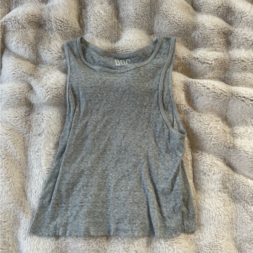 size small cropped grey ribbed shirt